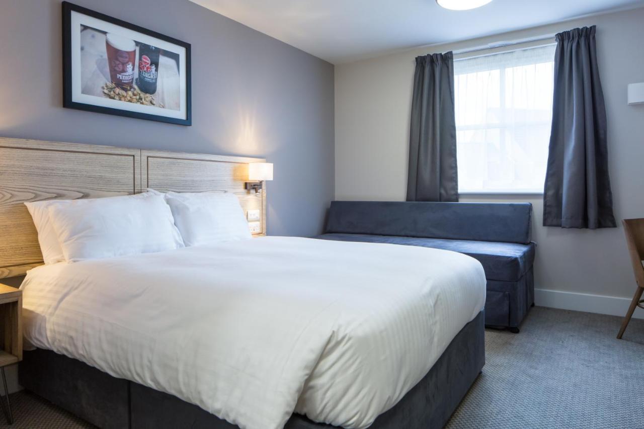 The Raven'S Cliff Lodge By Marston'S Inns Motherwell Eksteriør billede
