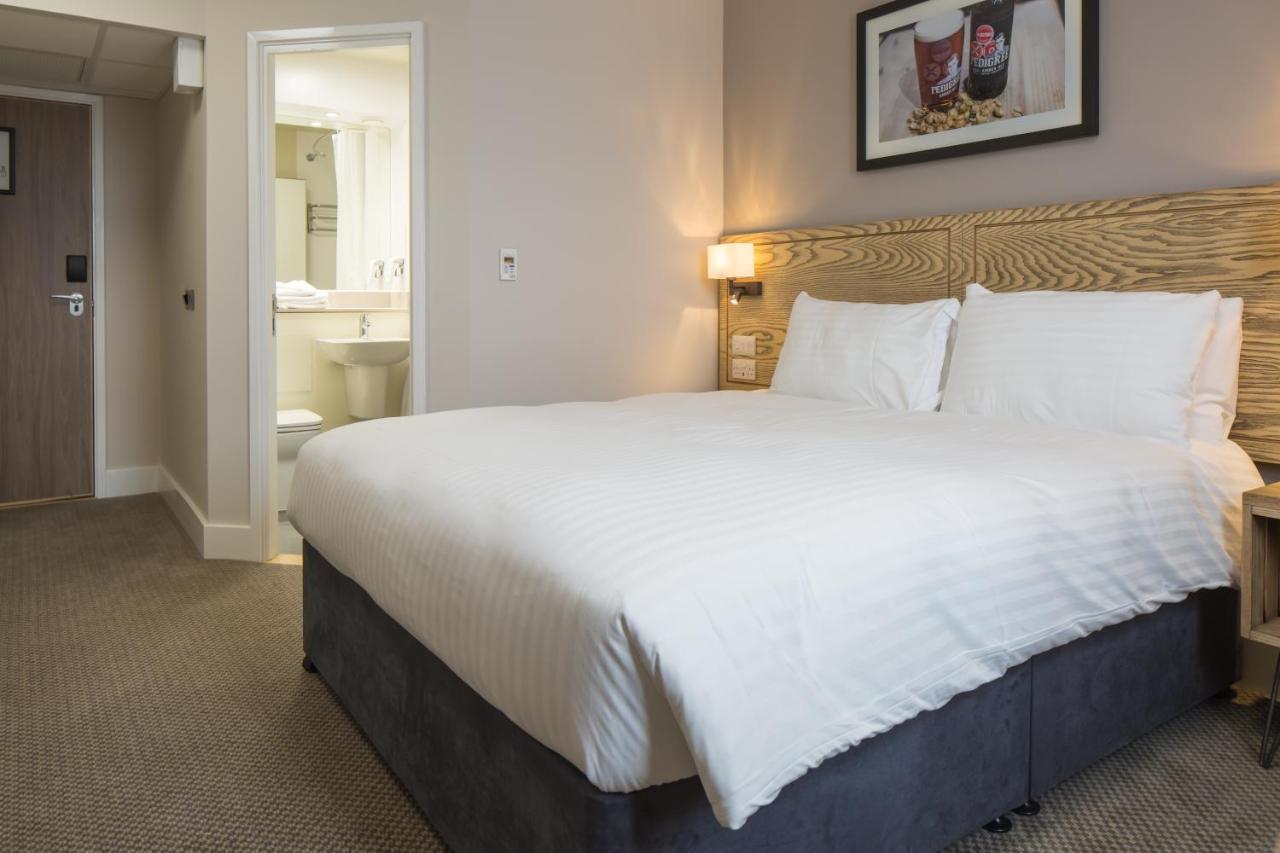 The Raven'S Cliff Lodge By Marston'S Inns Motherwell Eksteriør billede