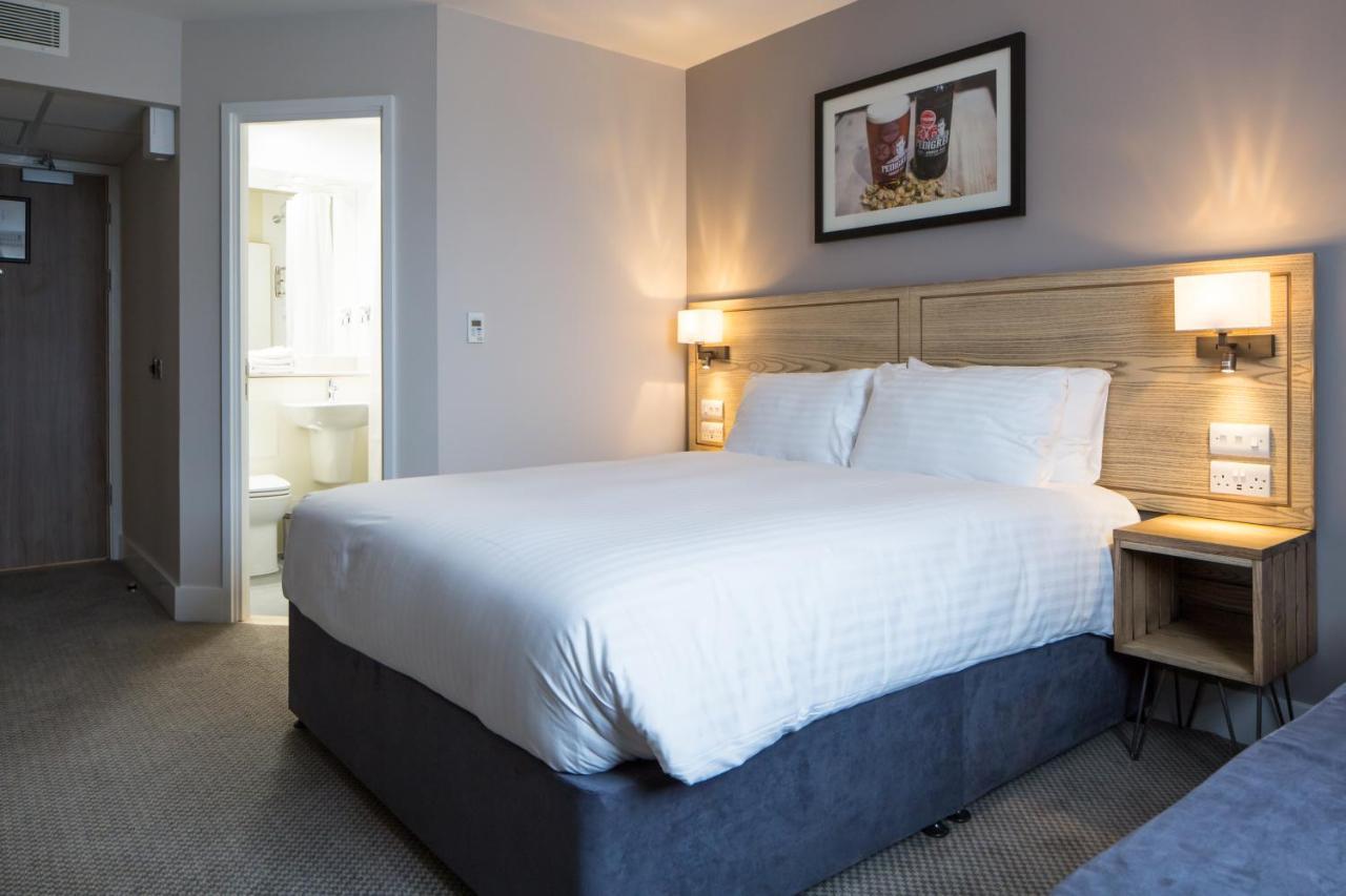 The Raven'S Cliff Lodge By Marston'S Inns Motherwell Eksteriør billede