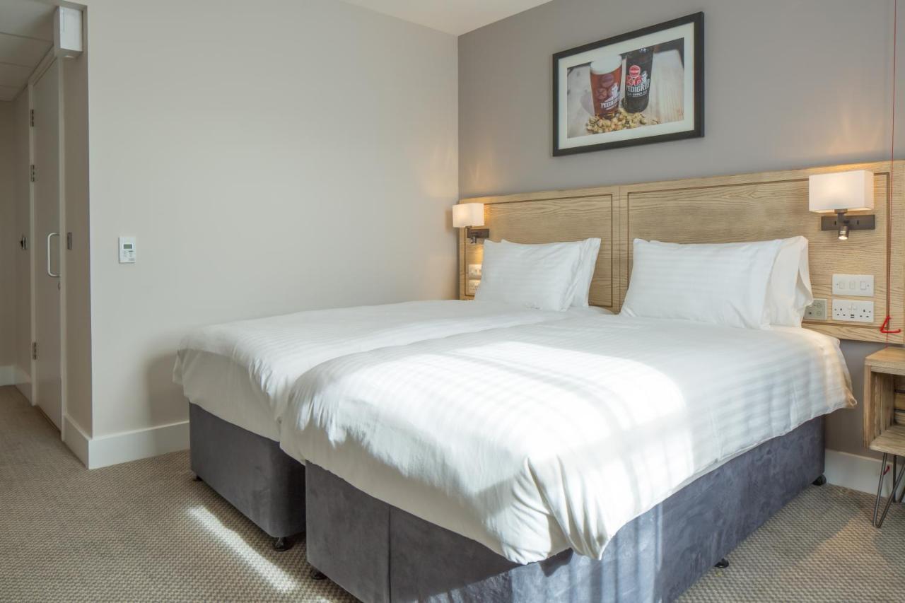 The Raven'S Cliff Lodge By Marston'S Inns Motherwell Eksteriør billede
